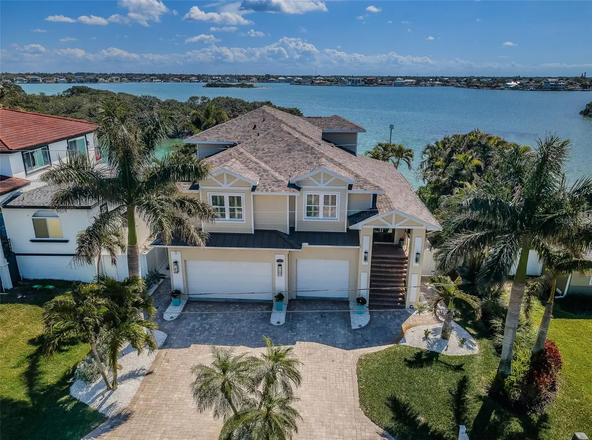 709 HARBOR DR, Belleair Beach, FL 33786