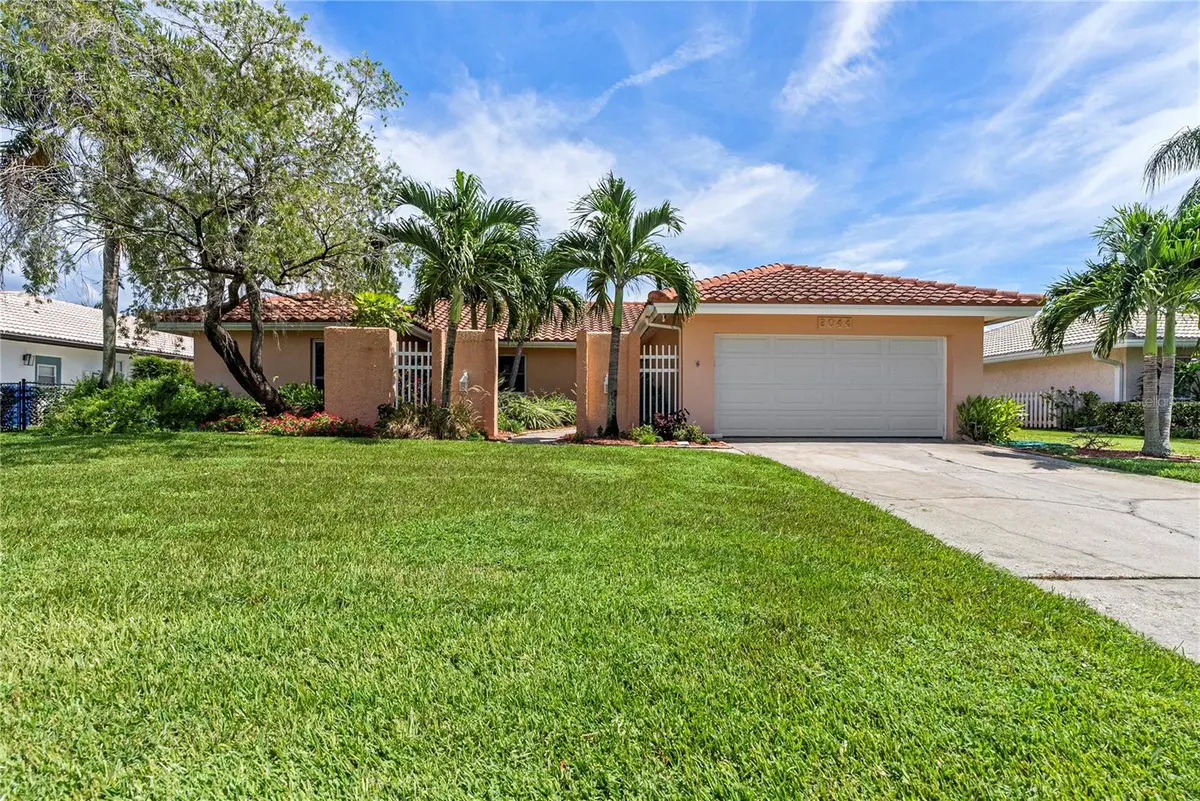 2044 MONTANA AVE NE, St Petersburg, FL 33703