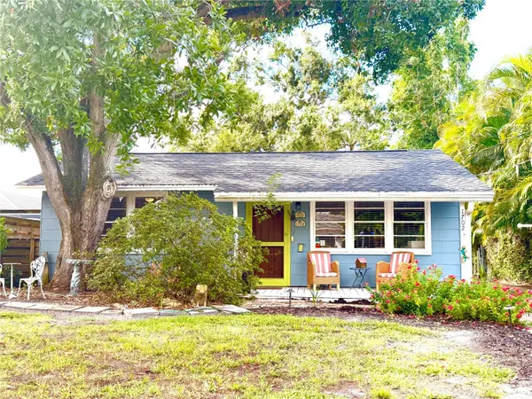 1702 HILLVIEW ST, Sarasota, FL 34239