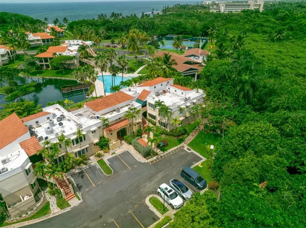 4 LAKESIDE VILLAS #04, Vega Alta, PR 00692