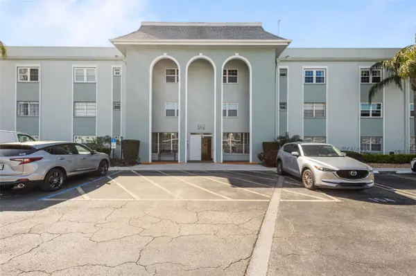 1706 BELLEAIR FOREST DR #202, Belleair, FL 33756