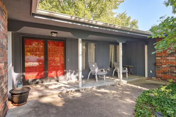 1626 S Porter AVE, Aurora, MO 65605