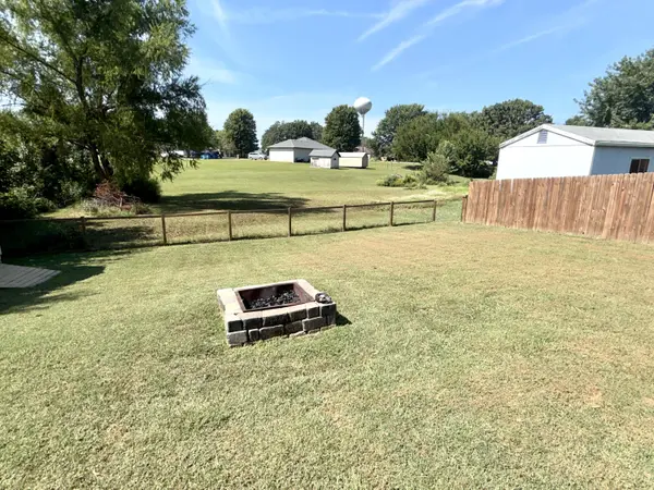 707 S Sunmeadow DR, Strafford, MO 65757