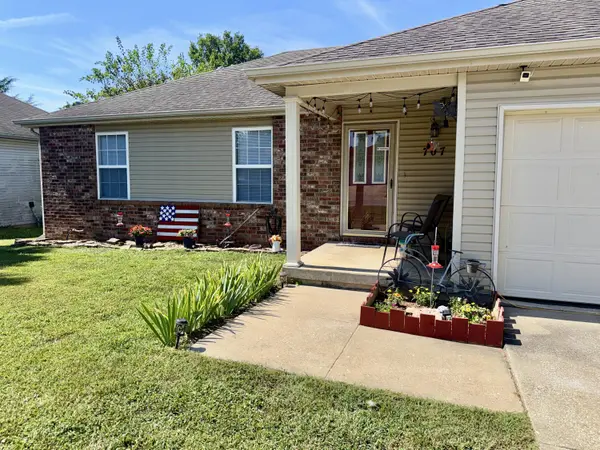 707 S Sunmeadow DR, Strafford, MO 65757