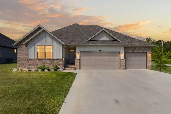 1481 N Lyon AVE, Republic, MO 65738