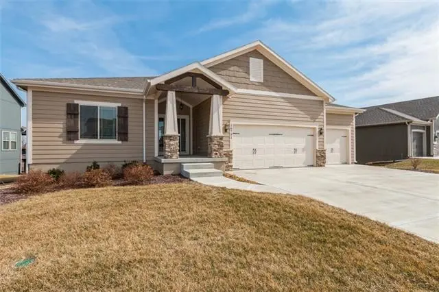 16731 W 170th CT, Olathe, KS 66062