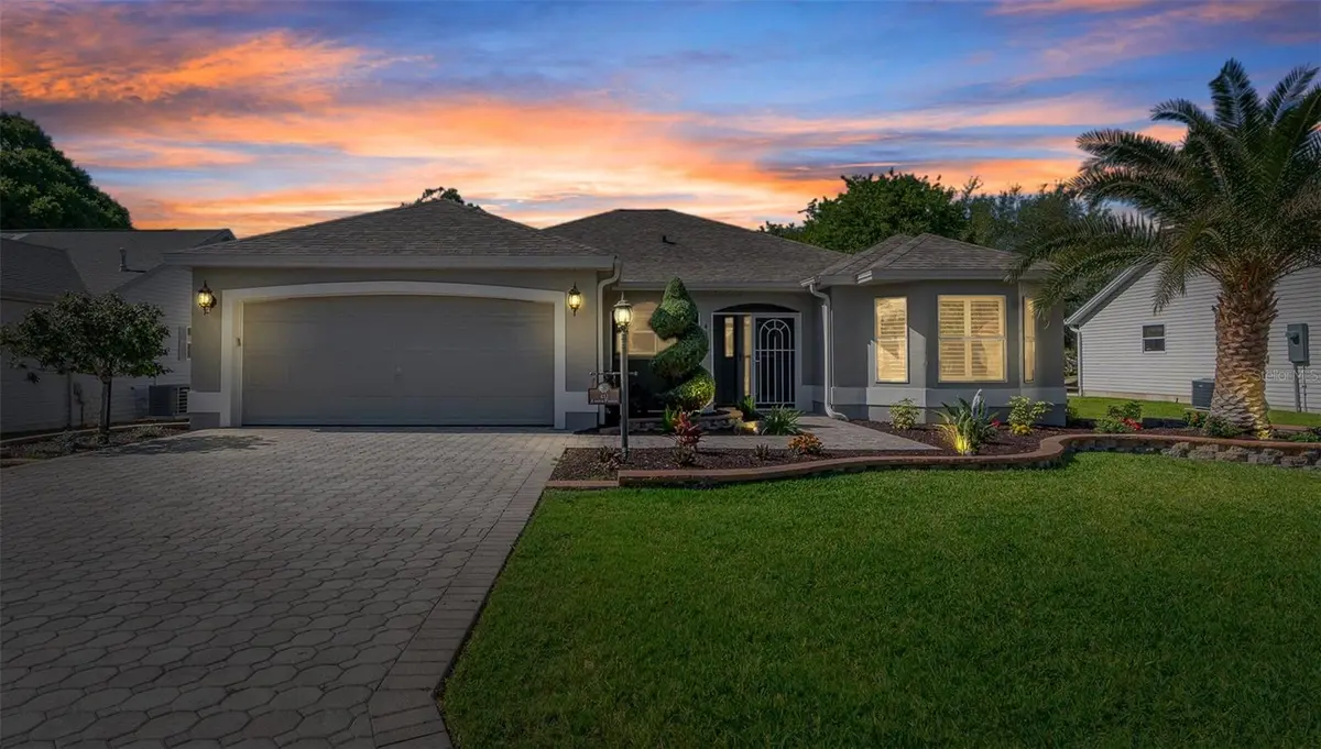 432 LOMA PASEO DR, Lady Lake, FL 32159