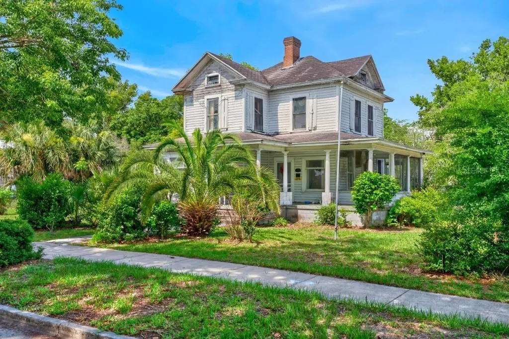 102 S TROWELL AVE, Umatilla, FL 32784