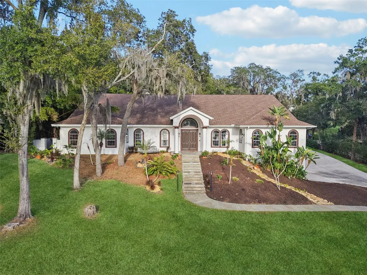 16400 LAKESHORE DR, Minneola, FL 34715