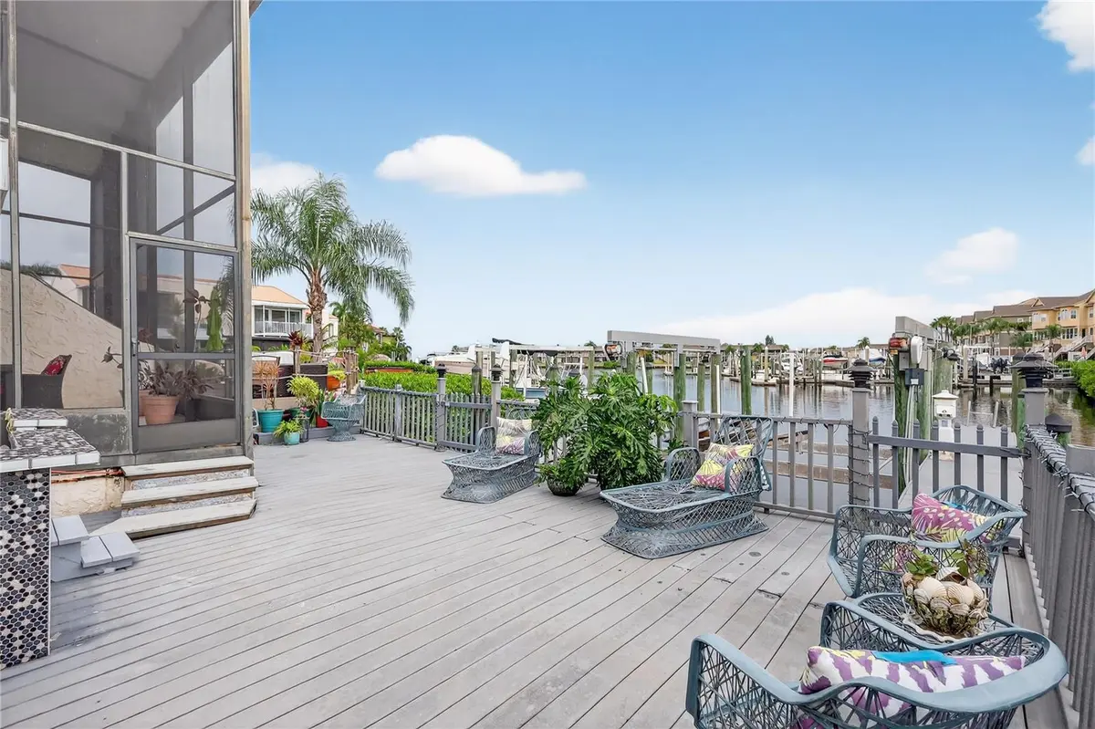 4201 FOGCUTTER CT, Tampa, FL 33615