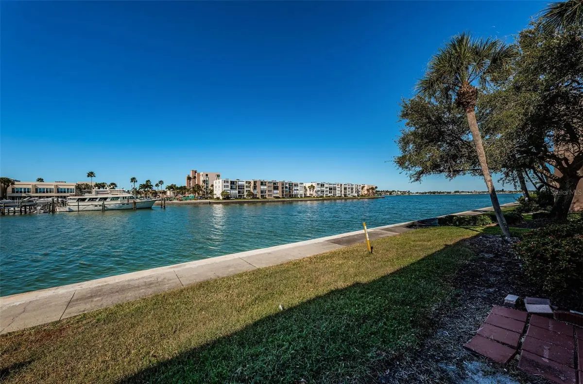 7420 BAY ISLAND DR S #171, South Pasadena, FL 33707
