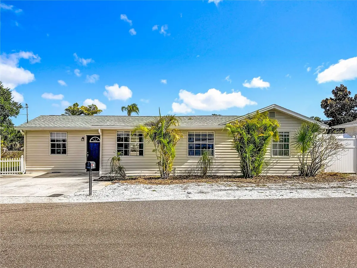 1125 MICHIGAN DR N, Dunedin, FL 34698