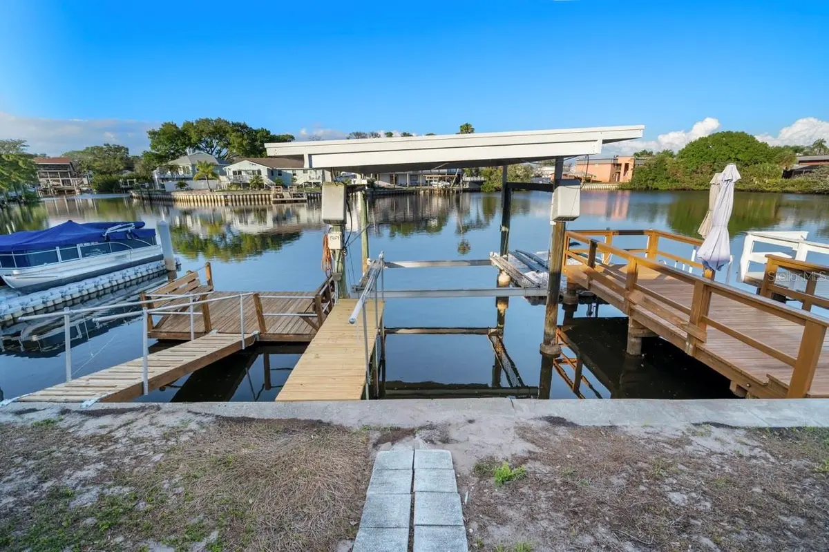 595 WESTWINDS DR, Palm Harbor, FL 34683