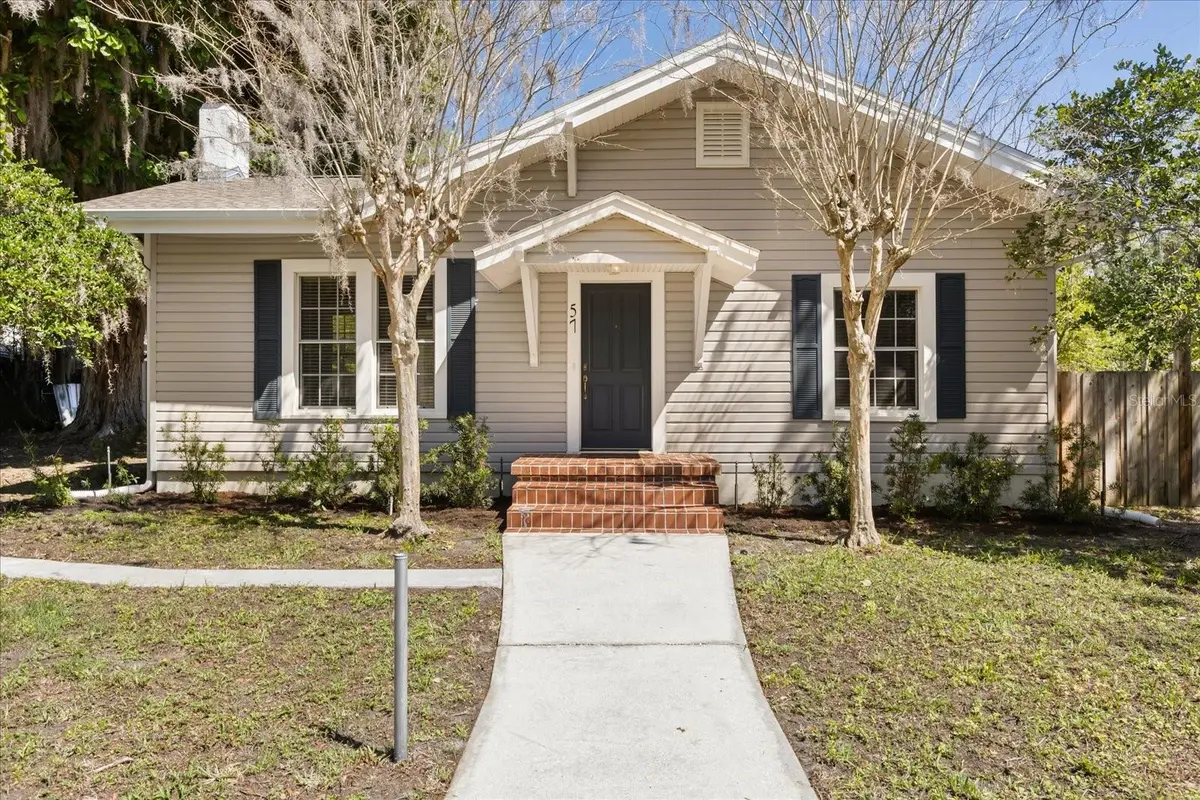 57 S TROWELL AVE, Umatilla, FL 32784