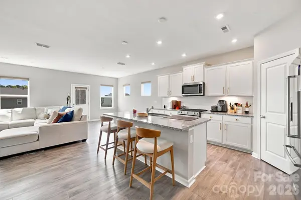 12028 Grinstead LN, Charlotte, NC 28278