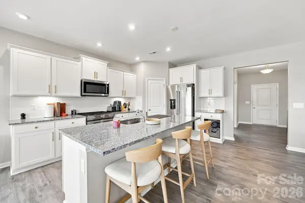 12028 Grinstead LN, Charlotte, NC 28278