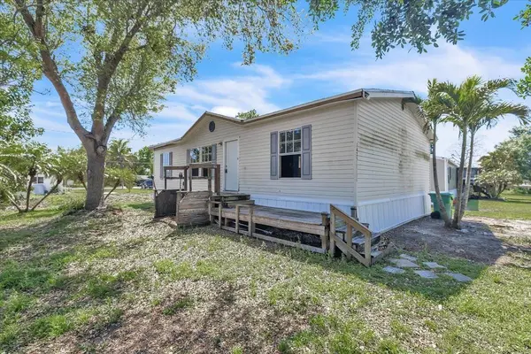 1425 HICKORY AVE, Punta Gorda, FL 33950
