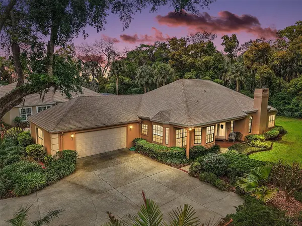 621 HIGH POINT DR, Mount Dora, FL 32757