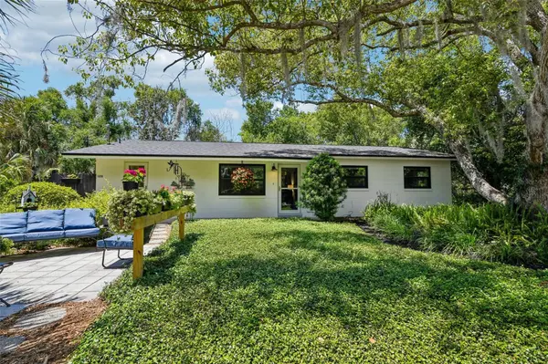 1073 CENTRAL ST, Mount Dora, FL 32757