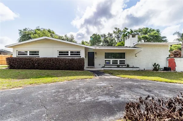 210 DONNA ST, Tavares, FL 32778