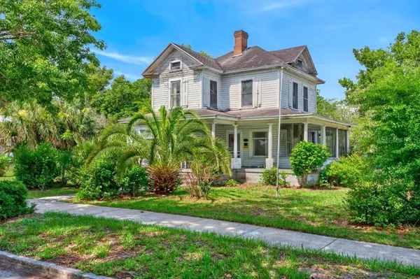 102 S TROWELL AVE, Umatilla, FL 32784