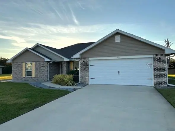 208 LAGOON MIST CT, Oak Hill, FL 32759