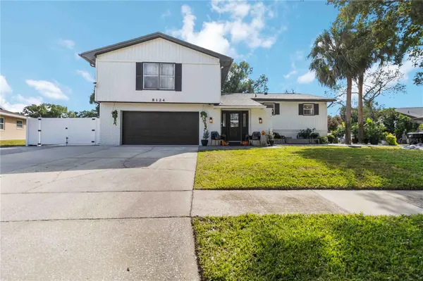 8124 LAUREL TREE DR, Orlando, FL 32819