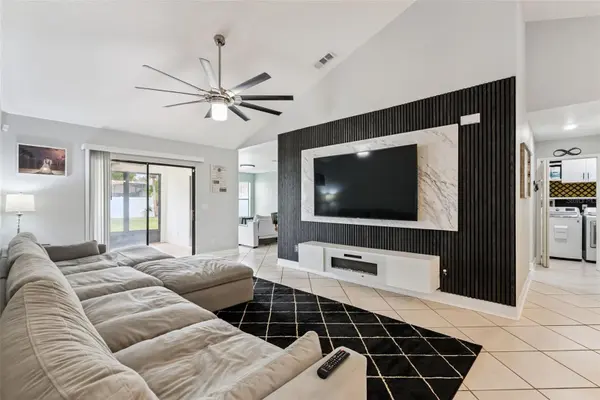 652 CARRIGAN AVE, Oviedo, FL 32765