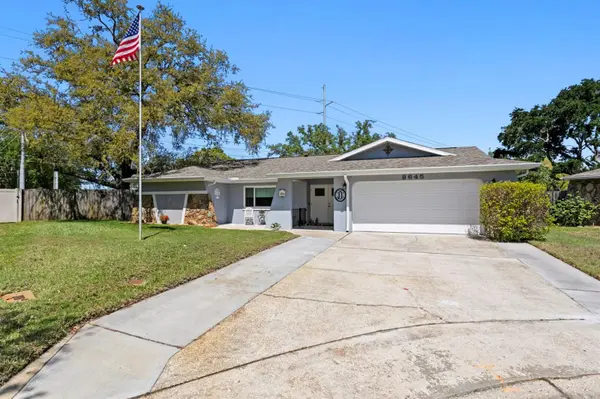 8645 PINETREE DR W, Seminole, FL 33772