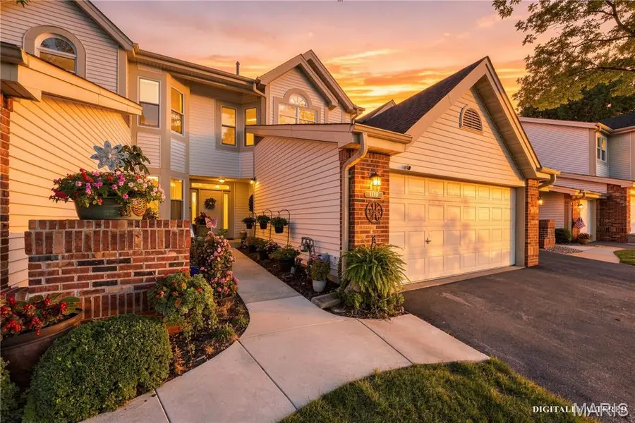 1119 Field Pointe LN, St Louis, MO 63146