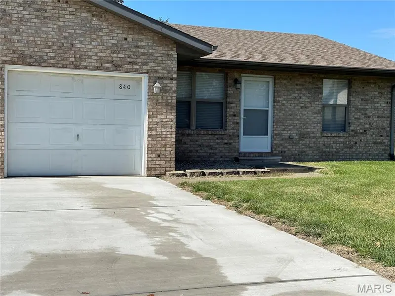 842 SOUTHGATE DR, Freeburg, IL 62243