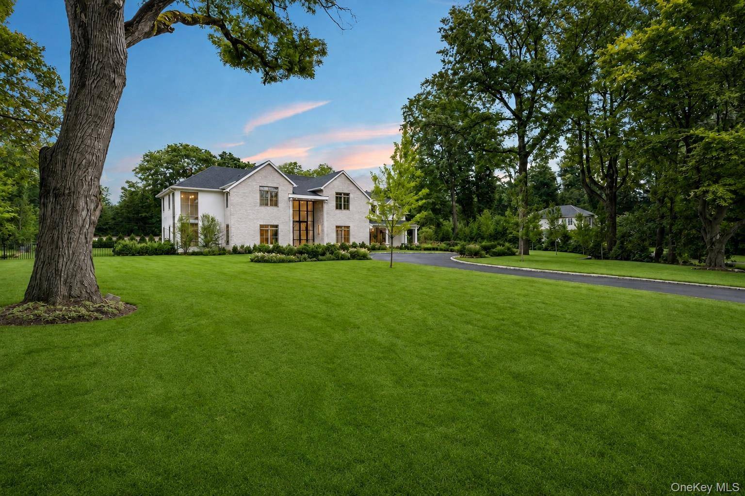 25 W Creek Farms RD, Sands Point, NY 11050