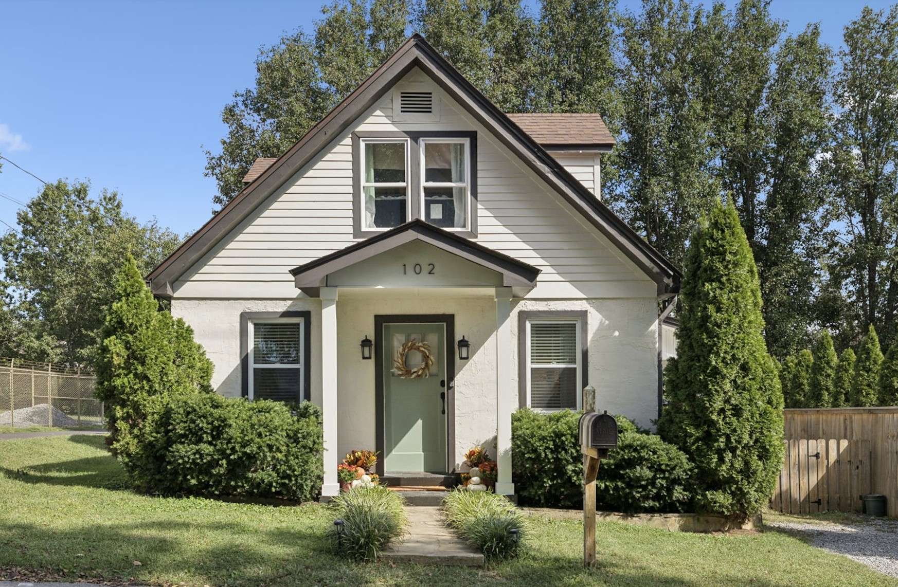 102 41st Ave #N, Nashville, TN 37209