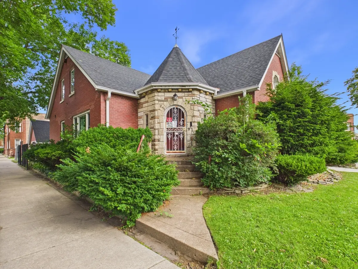 8156 S Paxton AVE, Chicago, IL 60617