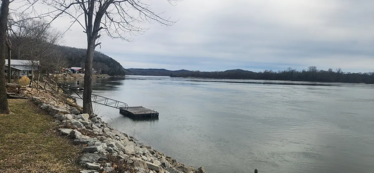 702 River Road, Clifton, TN 38425