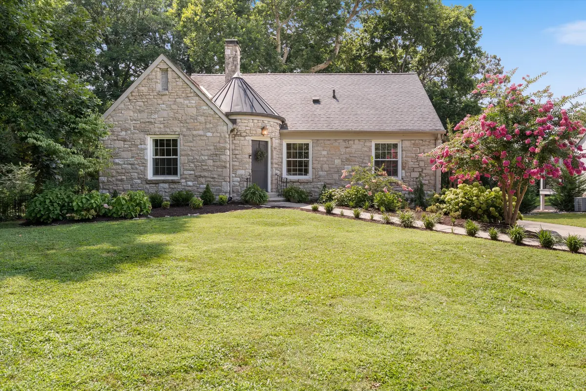 3511 Woodmont Ln, Nashville, TN 37215