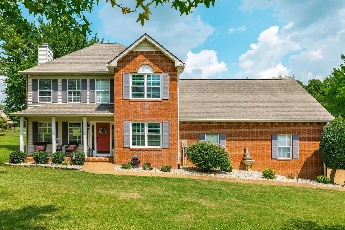 200 Arrowood Dr, Cottontown, TN 37048