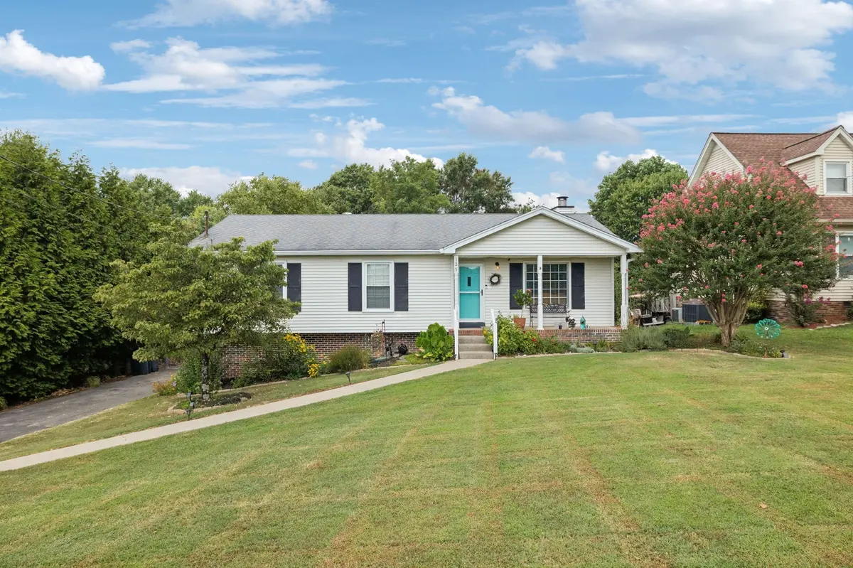 135 Riverwood Dr, Hendersonville, TN 37075