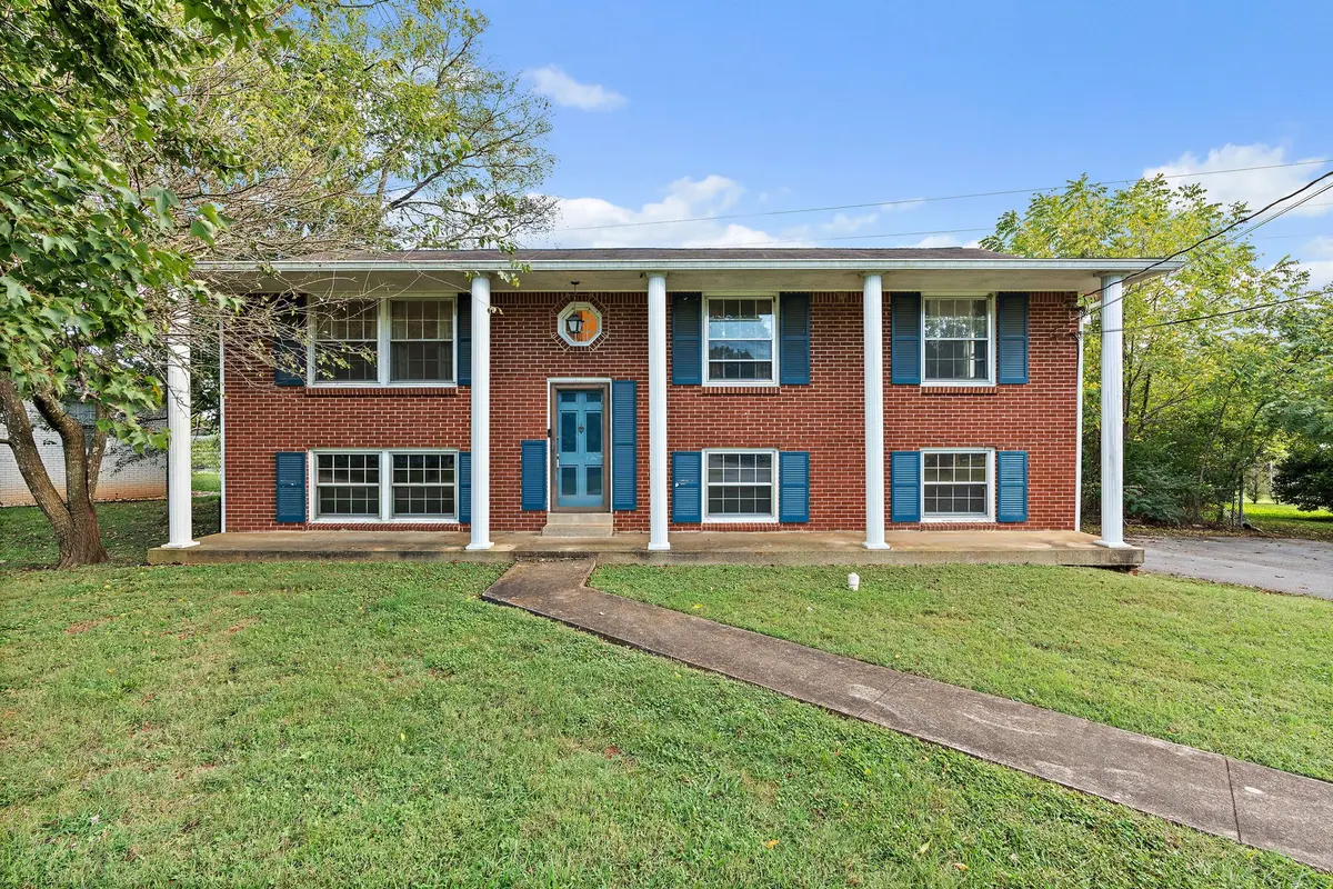 2002 Obrien Dr, Murfreesboro, TN 37130