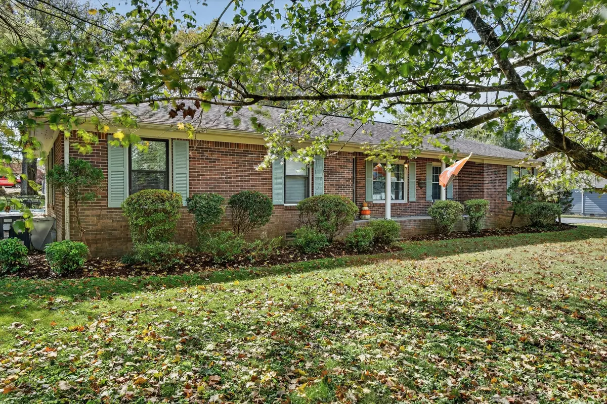 808 Fairway Dr, Fayetteville, TN 37334