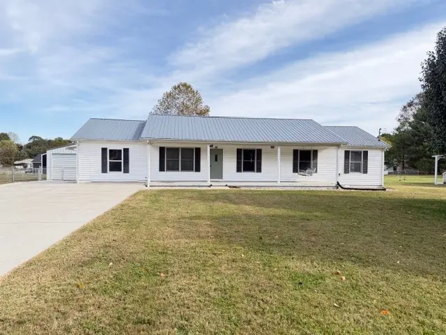 300 Deer Cir, Estill Springs, TN 37330