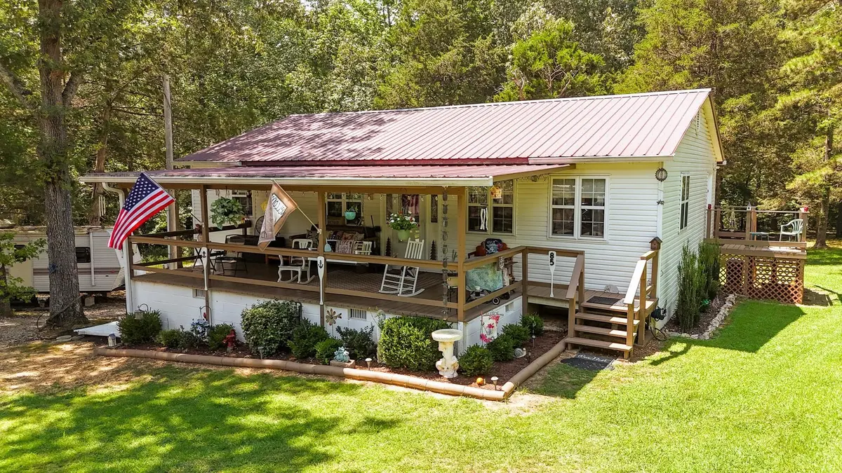 85 NELLS KNOB CV, Bath Springs, TN 38311