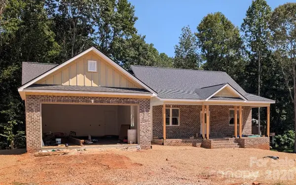 1895 Knolls DR, Newton, NC 28658