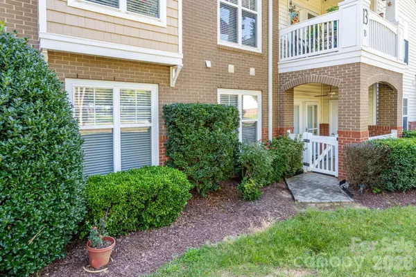 16638 Amberside RD E, Cornelius, NC 28031