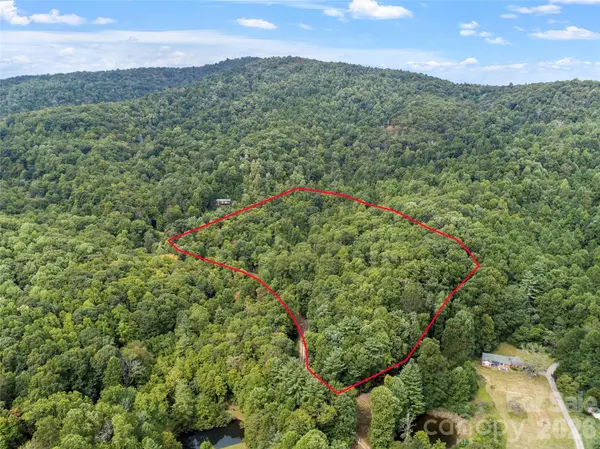 001 Pond RD, Spruce Pine, NC 28777