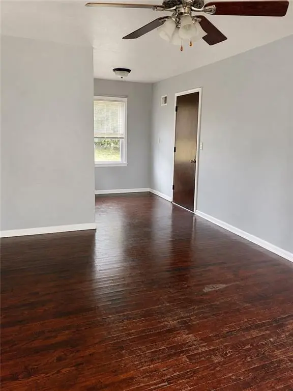 17000 E Sailsbury RD, Independence, MO 64056