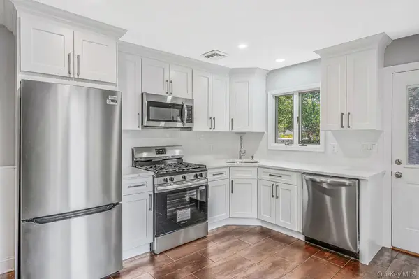 194 Phyllis DR, Patchogue, NY 11772