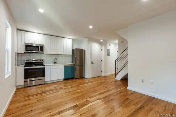 10418 89th AVE, Richmond Hill, NY 11418