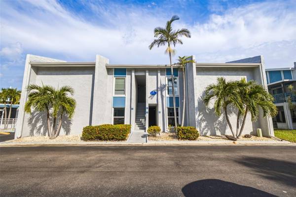 230 MEDALLION BLVD #F, Madeira Beach, FL, 33708 photo 3