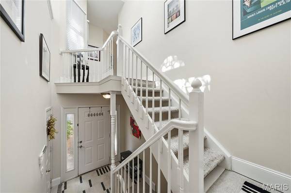 1119 Field Pointe LN, St Louis, MO 63146